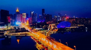 拉萨酒吧招聘,诚招热情礼仪模特,共享酒吧欢乐时光。